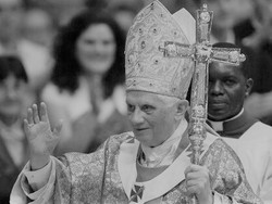 May 23, 2010 - VaticanCity State (Holy See) - POPE BENEDICT XVI celebrates Pentecostal sunday mass in St. Peter s Basilica at the Vatican.  - ZUMAi15_